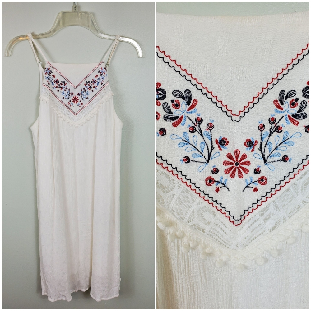 White Boho Embroidered Spaghetti Straps Dress L